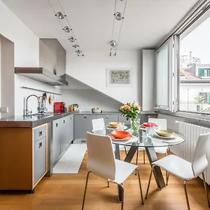 https://the-orange-attic.it-lombardy.com